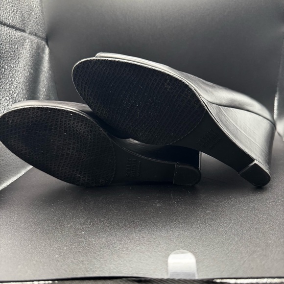 STUART WEITZMAN Black Leather Peep Toe Wedge Heels Size 9.5 M JW26244 - Picture 7 of 7